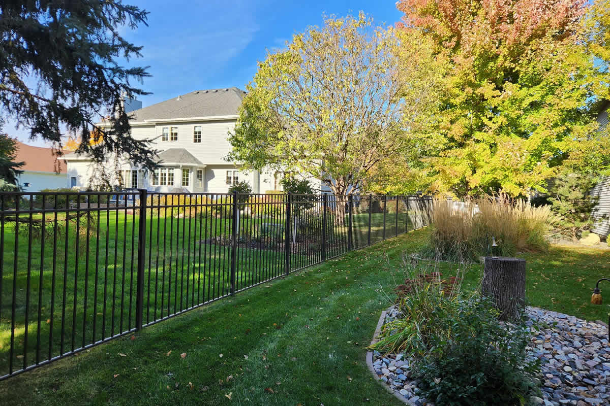 Iron fence installation for homes